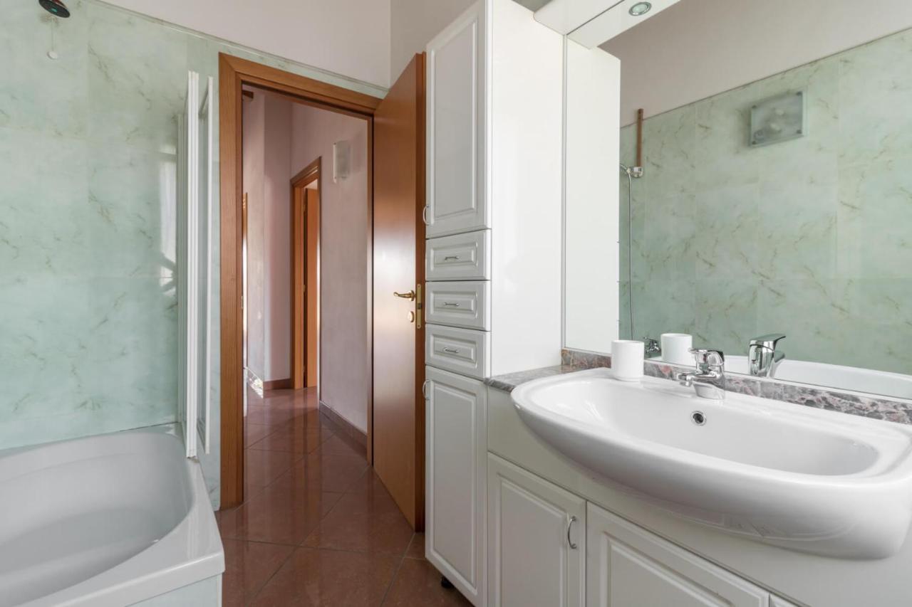 Appartement Frank Ronyo à Desenzano del Garda Extérieur photo